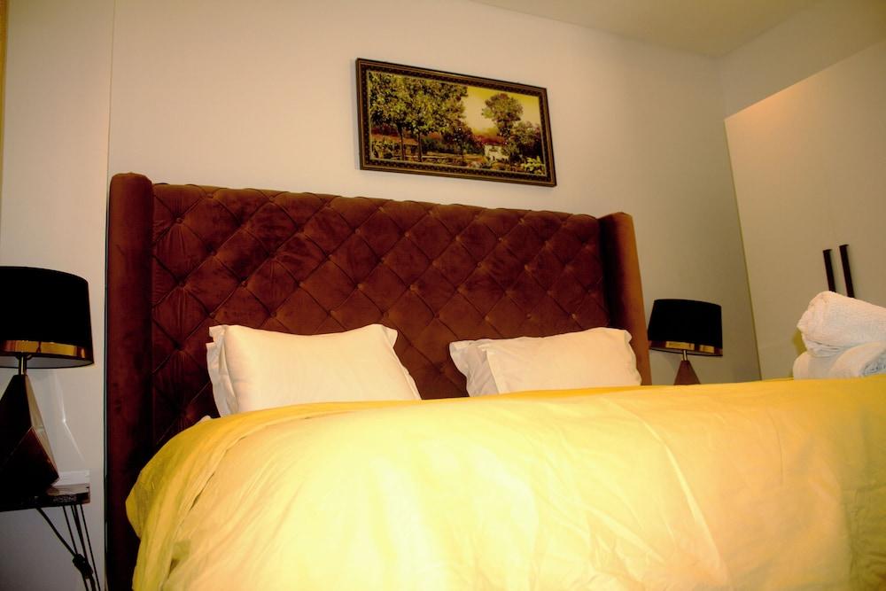 Immaculate Beauty Gem Location Pools Gym