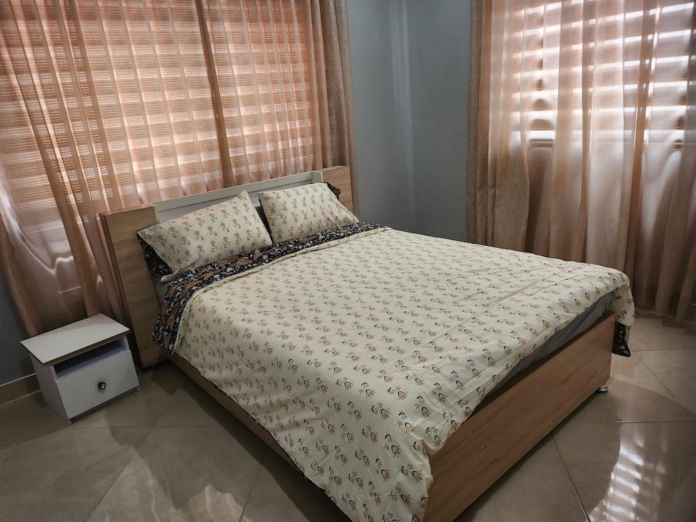 Spacious Luxury 3Bed Hse in Tema Netflix