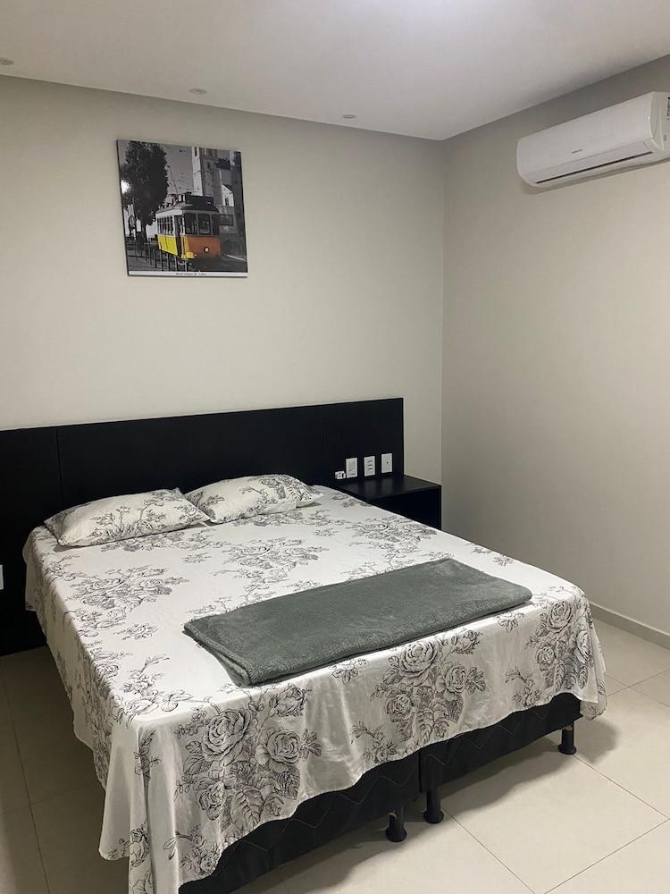 HOTEL QUATRO CORAÇÕES