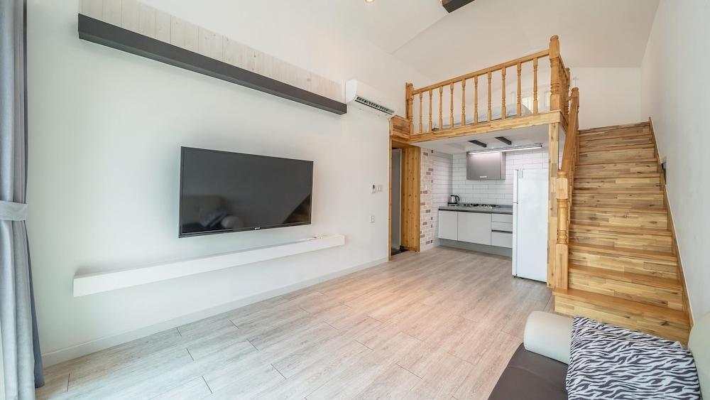 Yeosu Arum Oceanview Whole House Pension