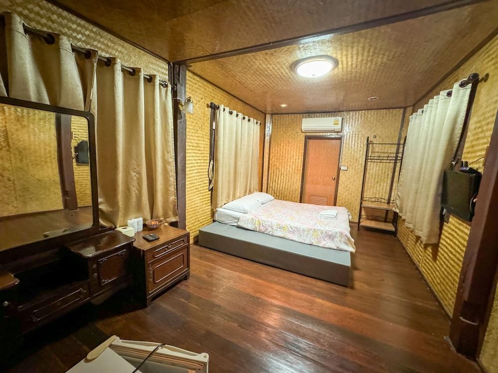 Suree Garden Resort & Karaoke