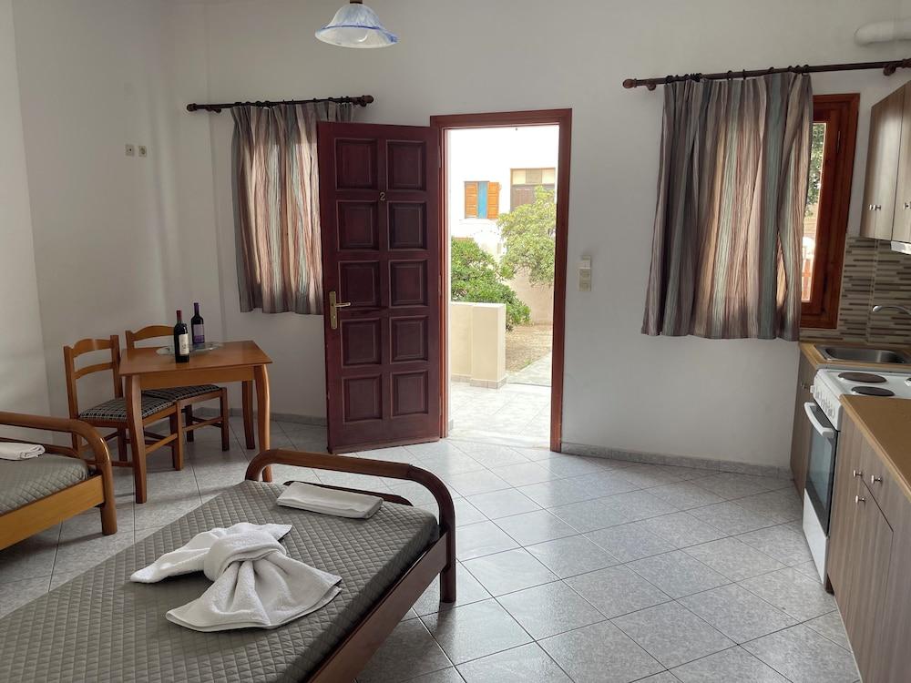 Tarelis Beach Apartments & Studios