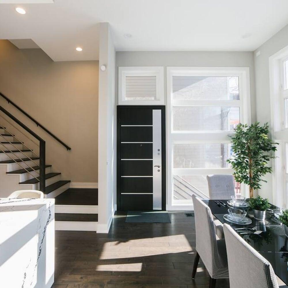 Magnificent NEW Home w 8 Beds Free Parking