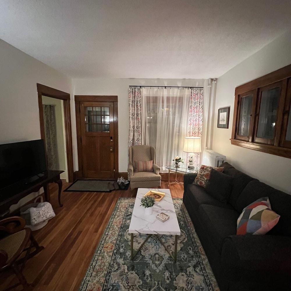 4BR 2BA Home in Charming St Paul - Sleeps 10