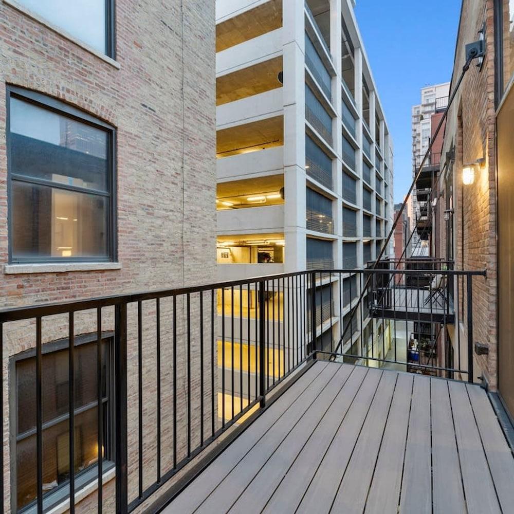 Chic River North Condo 2BR 2BA With Private Balcony