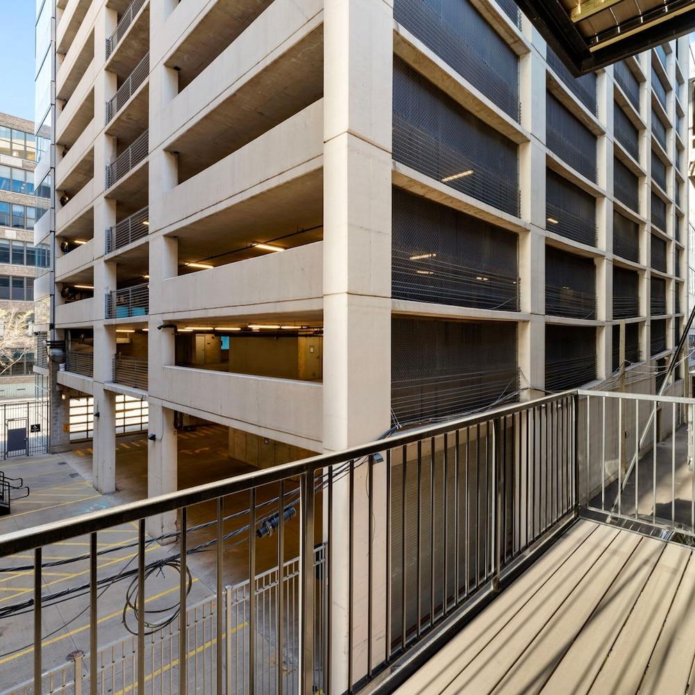 River North Central Home With Balcony