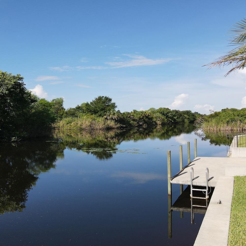 Phoenix Quite Area Pool and Great Water few