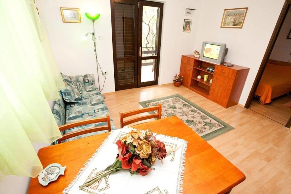 Miro - 300 m From sea - A3 Zeleni