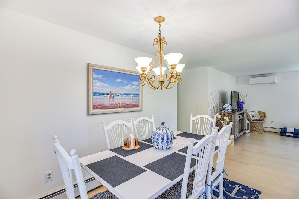 Coastal Home: 1 Mi to Beach, 2 Mi to Dtwn Newport!