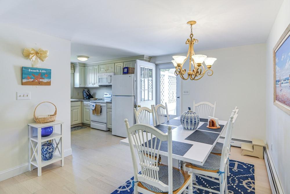 Coastal Home: 1 Mi to Beach, 2 Mi to Dtwn Newport!