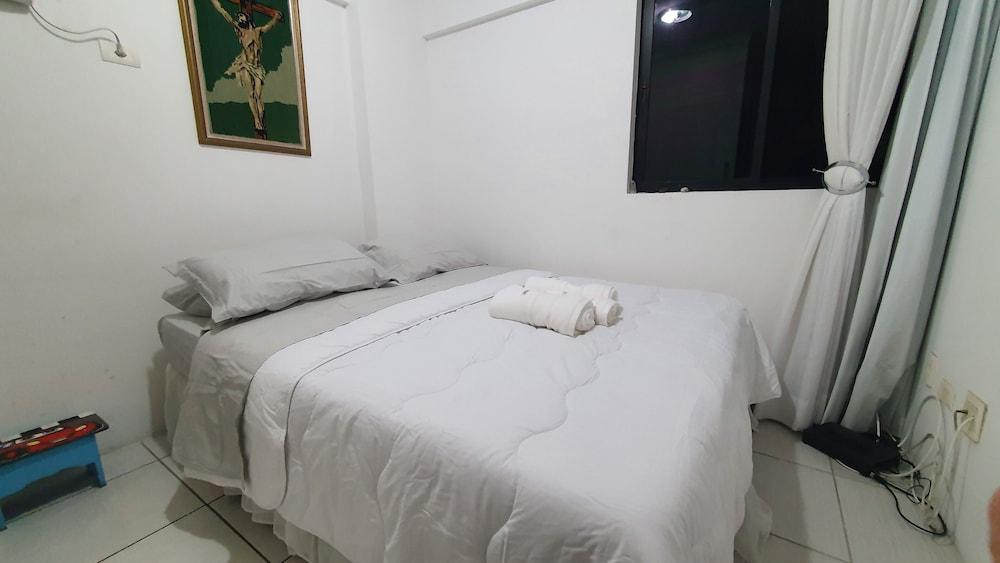 Apt 2 quartos com varanda próximo Praça Casa Forte o bairro mais agradável do Recife ARN901