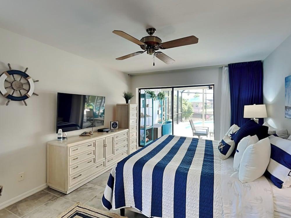 Tropical Breeze Dockside Oasis