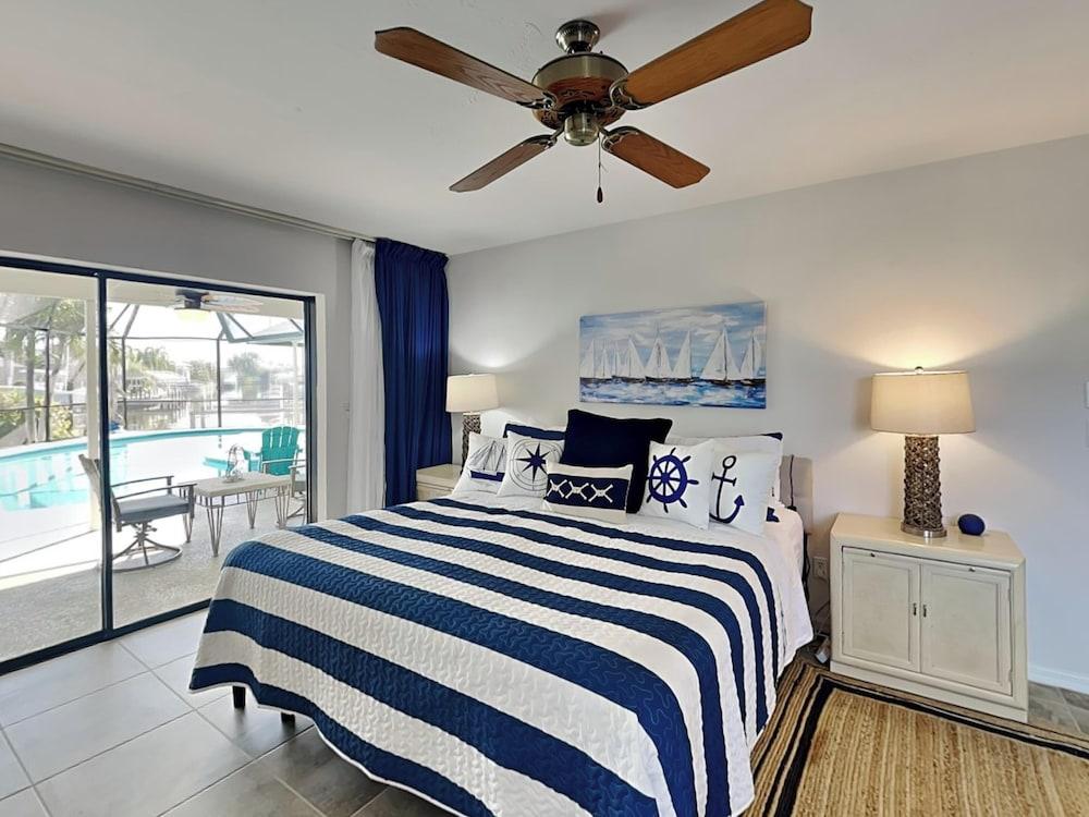 Tropical Breeze Dockside Oasis