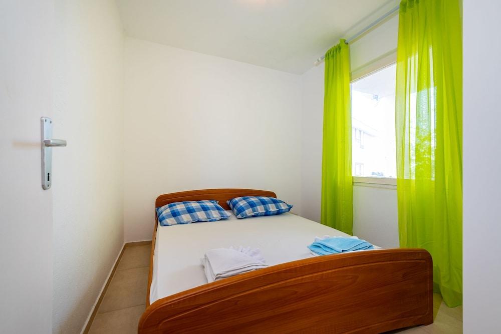 Bbq Holly Garden Novalja G