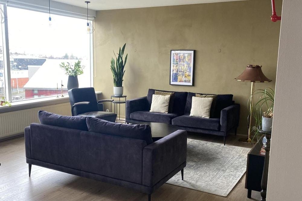 Bright and Spacious 2 Bedroom Apartment in Rvk