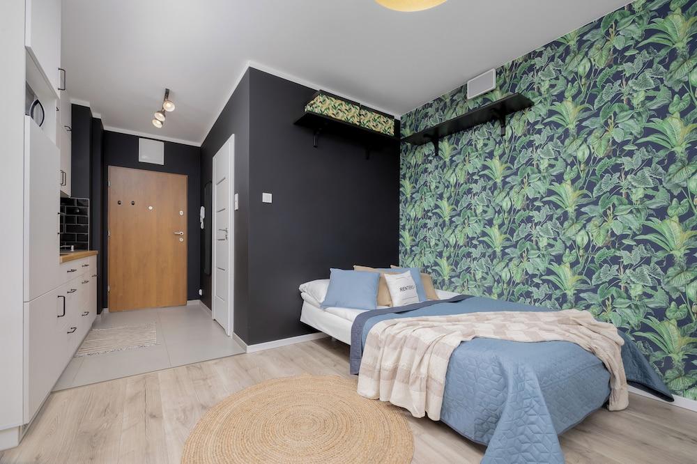 Cosy Studio With Balcony by Renters