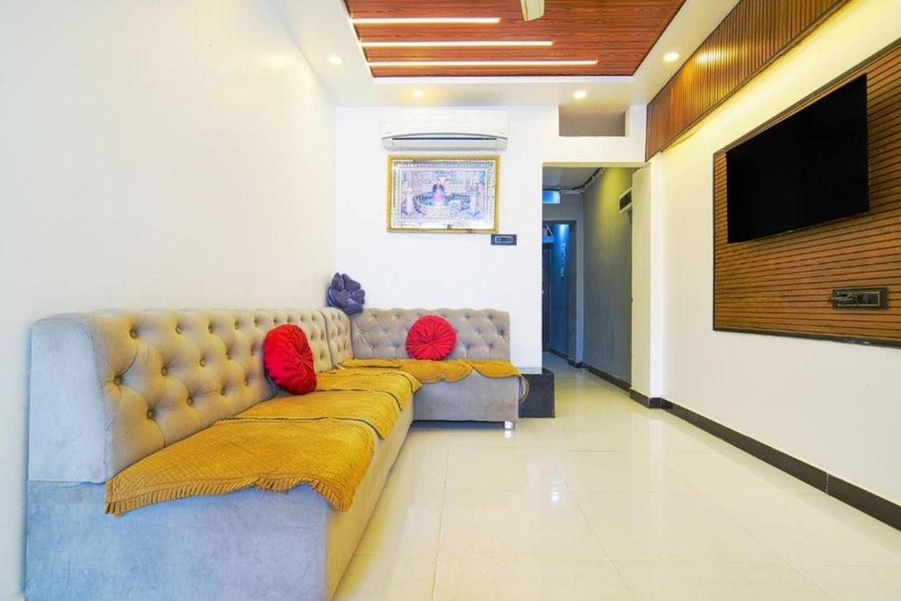 FabHotel Shree Moti Palace