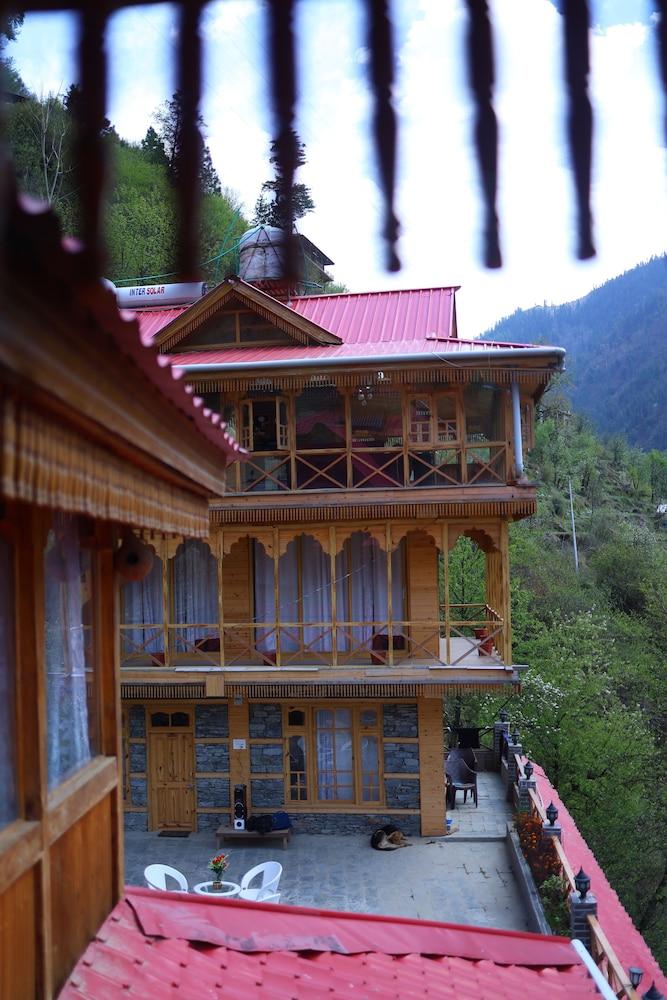 Tirthan Village Resort