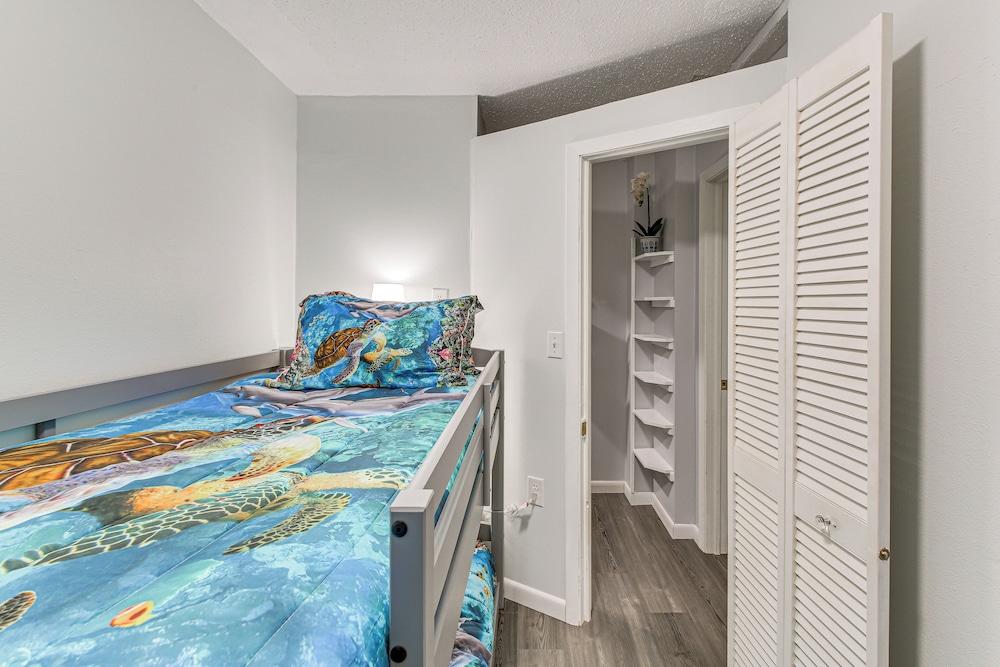 Hot Springs Retreat w/ Private Dock + Hot Tub!