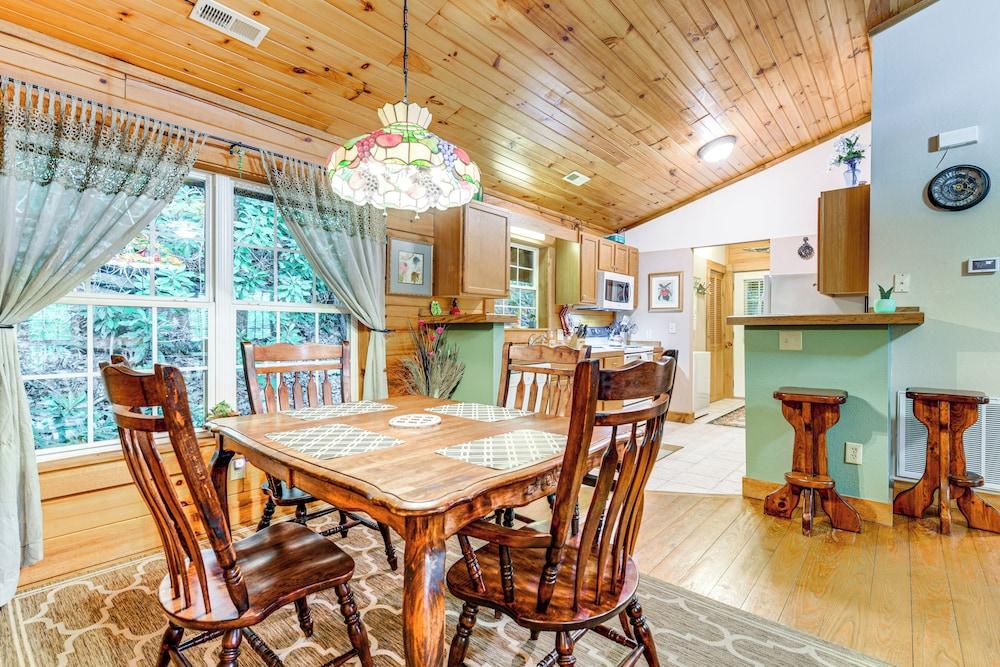 Serene Maggie Valley Retreat w/ Deck & Hot Tub!