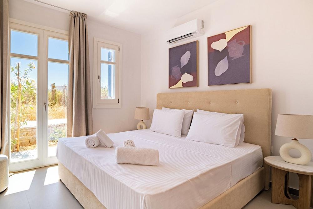 Sanders Paros Gardens