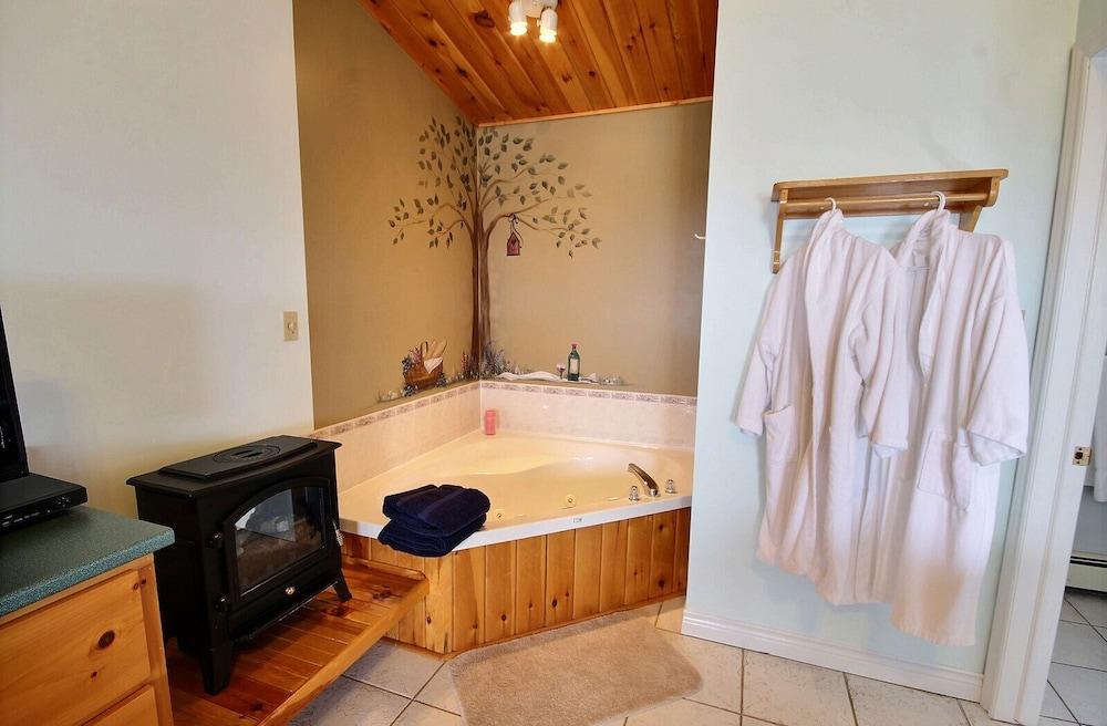 Cavendish Bosom Buddies Cottage Resort