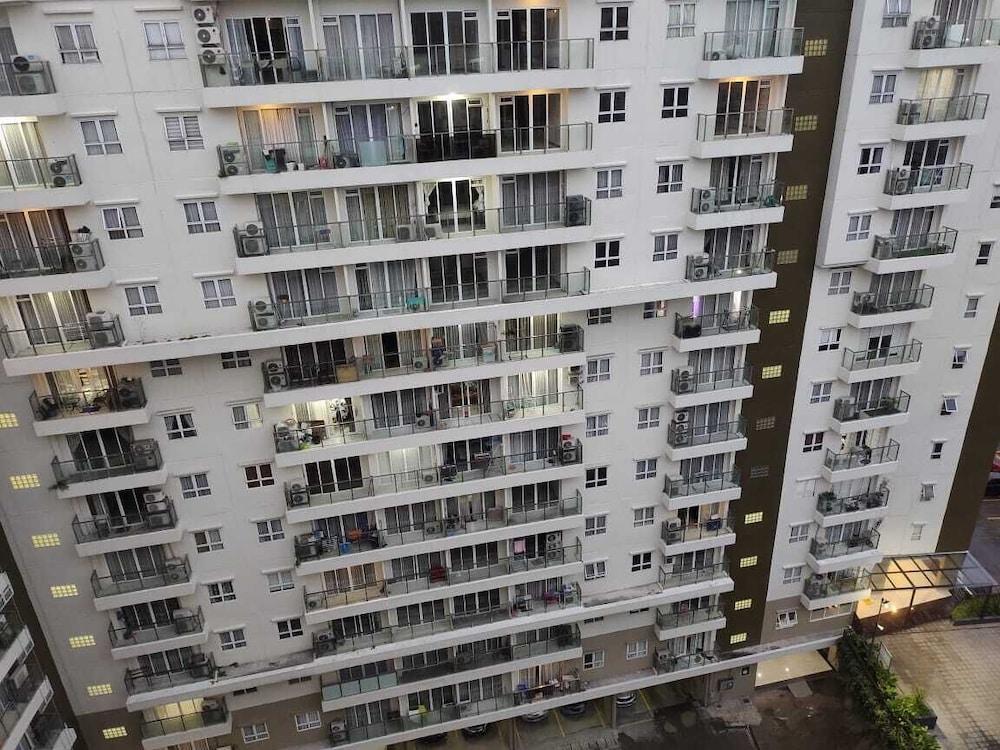 Gateway Pastuer Apartement by Clover