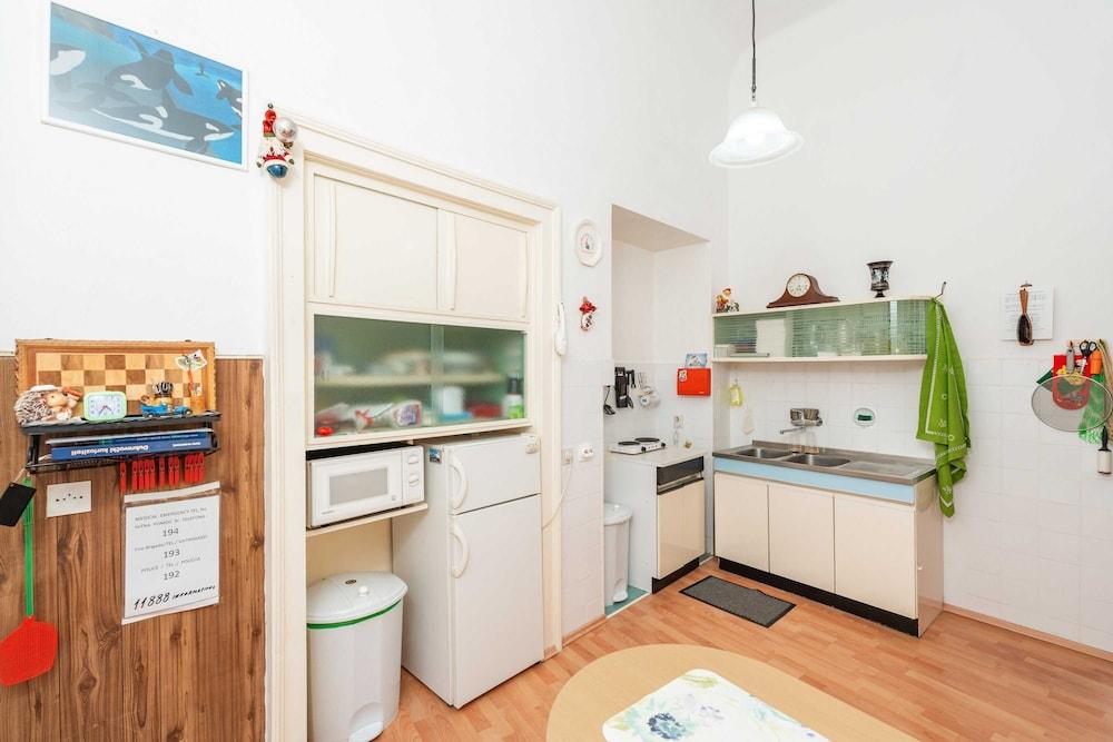 Two Stars Two Beds Downtown Apartment