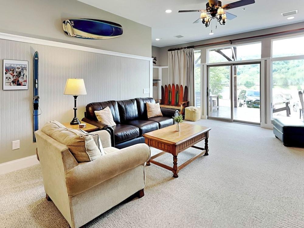 Center Stage by Taylor Made Deep Creek