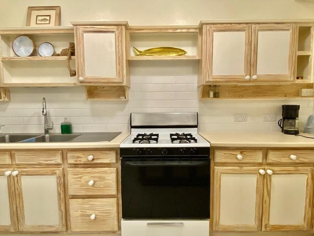 Bay View #2 2 Bedroom Townhouse by RedAwning