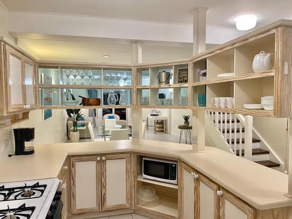 Bay View #2 2 Bedroom Townhouse by RedAwning