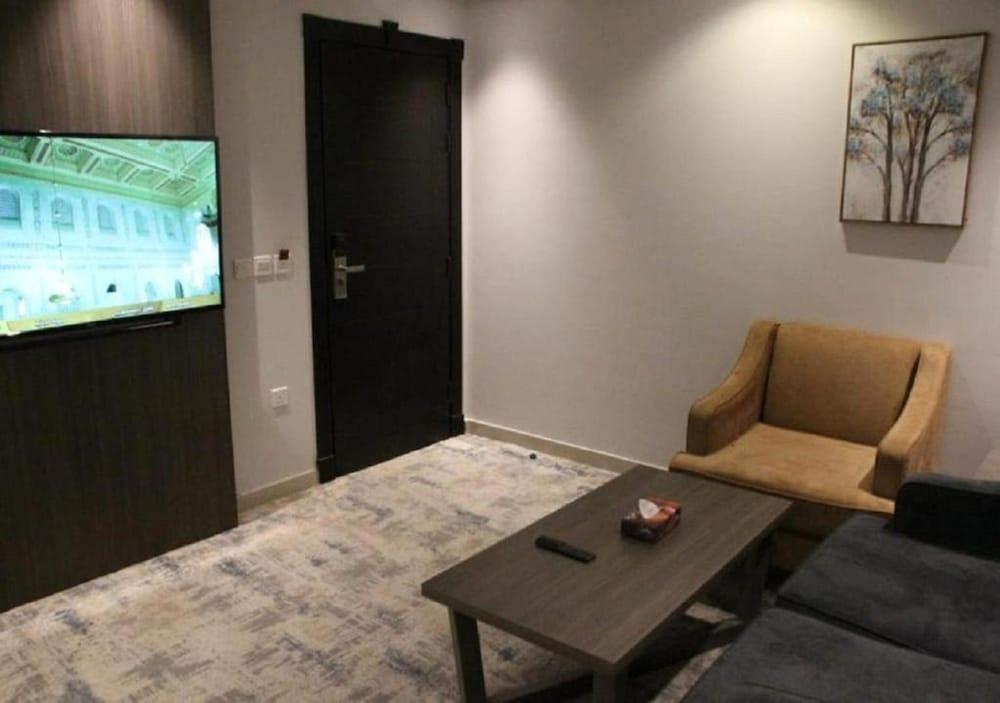 Assal Al - Hamraa  اصال الحمراء