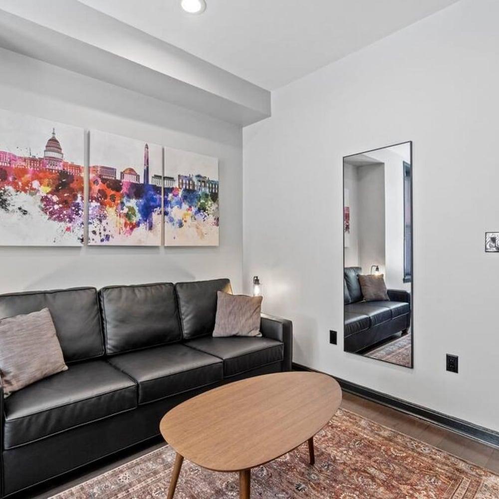 Charming DC Rowhouse Condo - Ideal Long-term Stay