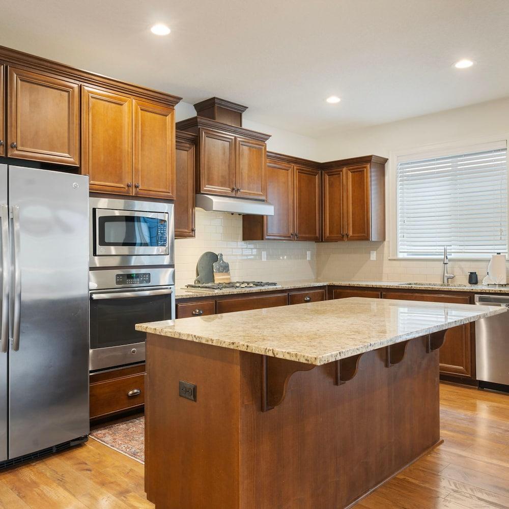 Luxurious 3BR Home in the Heart of Hillsboro