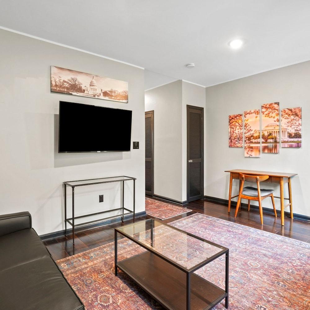 Spacious Sunny Shaw 1BR 1BA Apartment