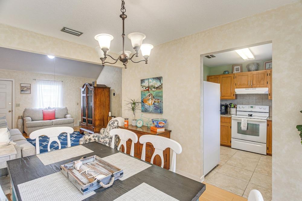 Convenient St Simons Island Home - 3 Mi to Beach!