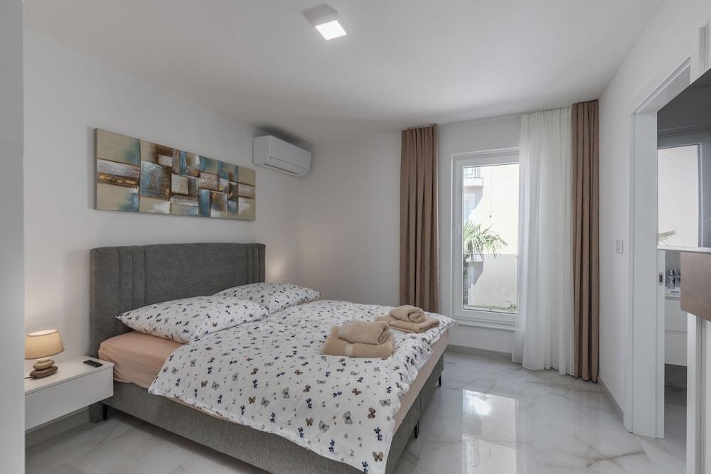 Pool Apartment Sunset With Sea View