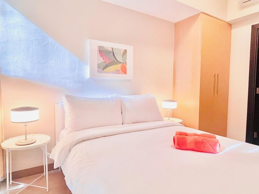 Uptown Parksuites BGC