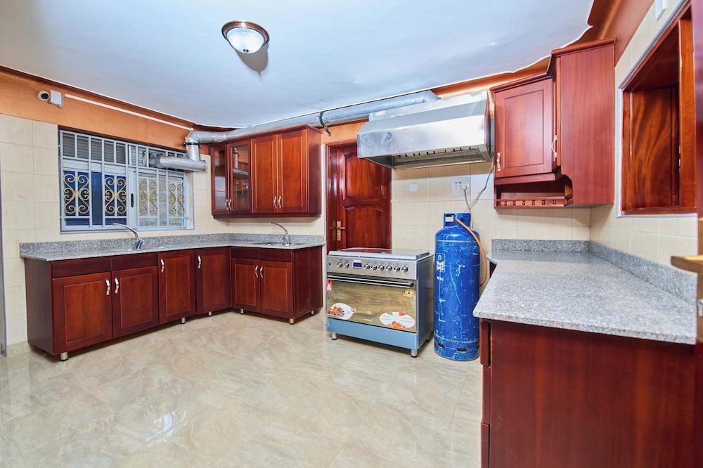 PB & J Christian Hotel