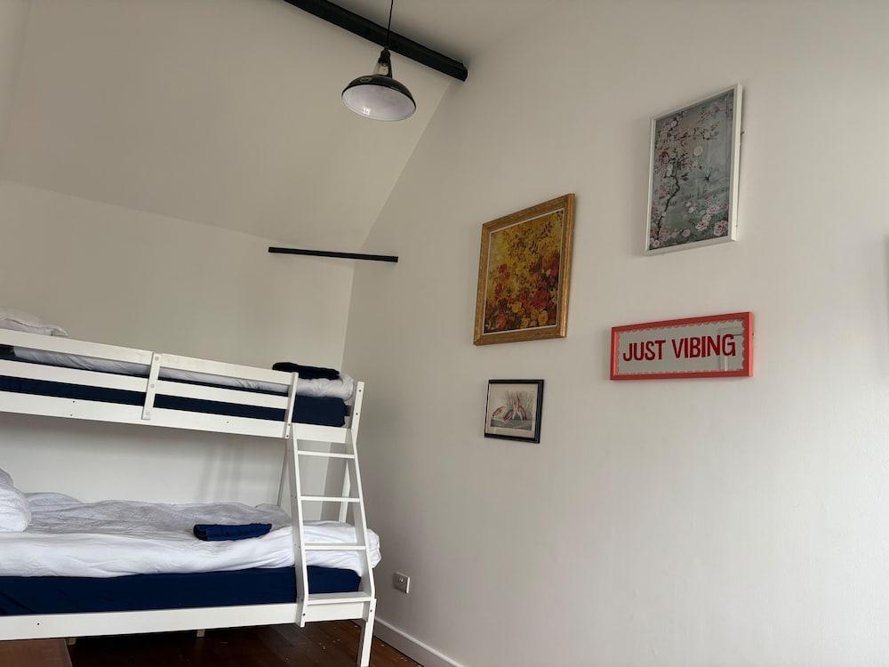 Northampton Oasis - 4 Bedroom House