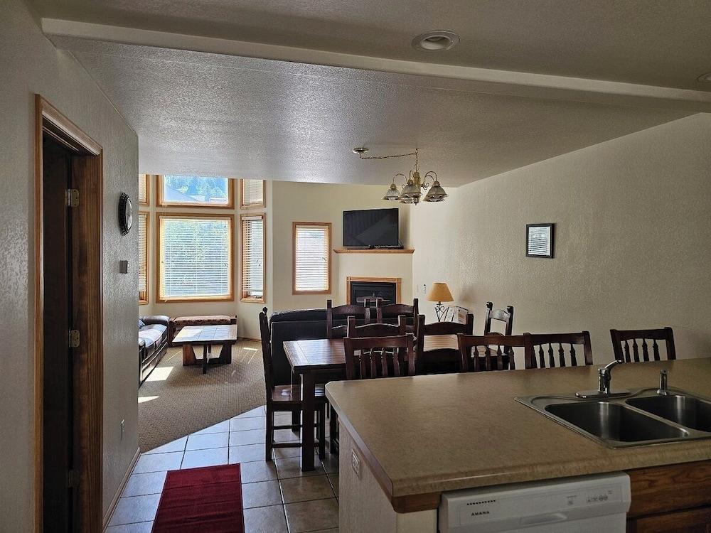 Cascade Three Bedroom Two Bath C07