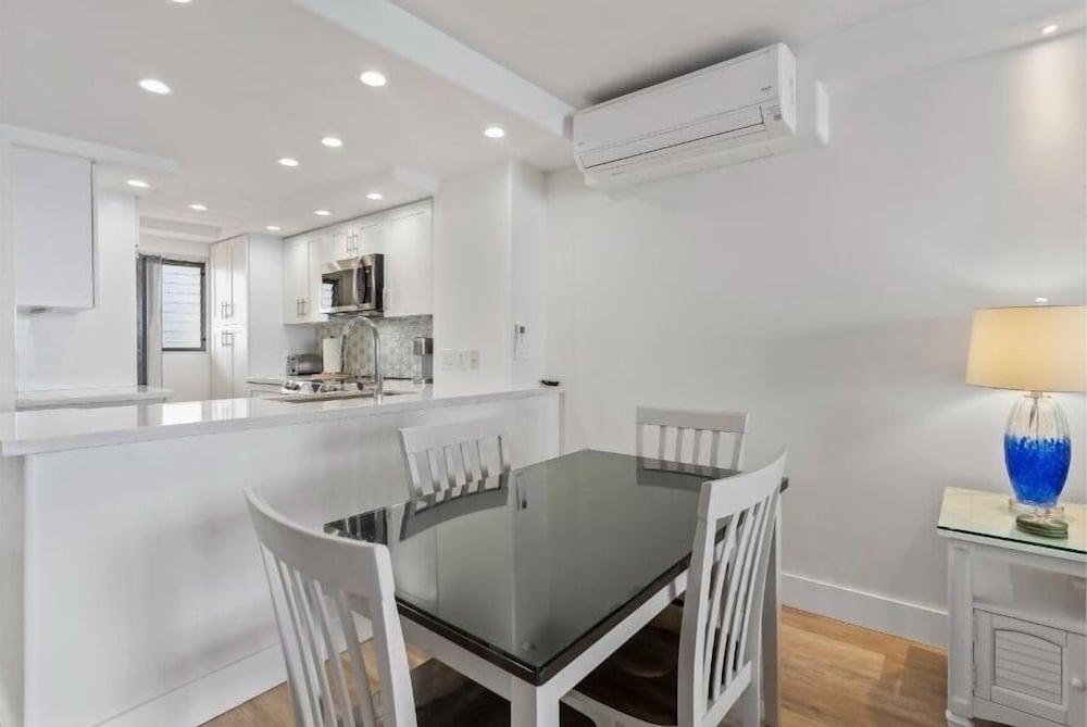 Royal Mauian, #511 2 Bedroom Condo by RedAwning