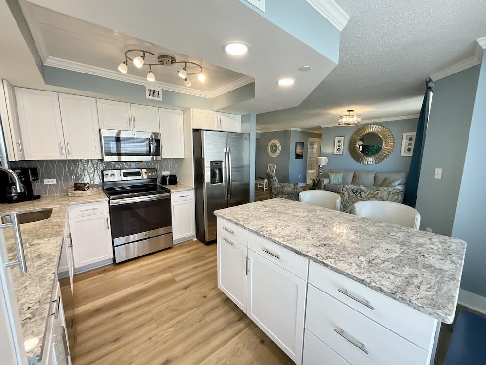 1003 Brighton, Fully Remodeled And Access To Resort Amenities 2 Bedroom Condo