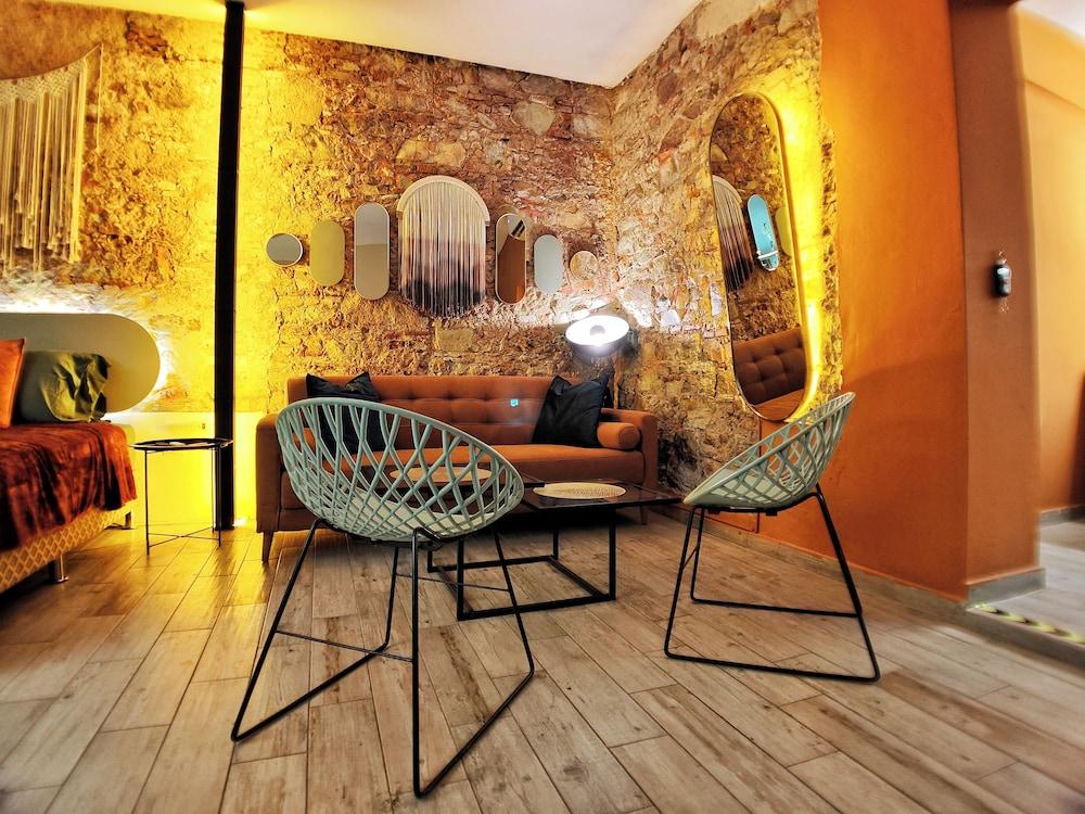 Oasis Studio By Paradox