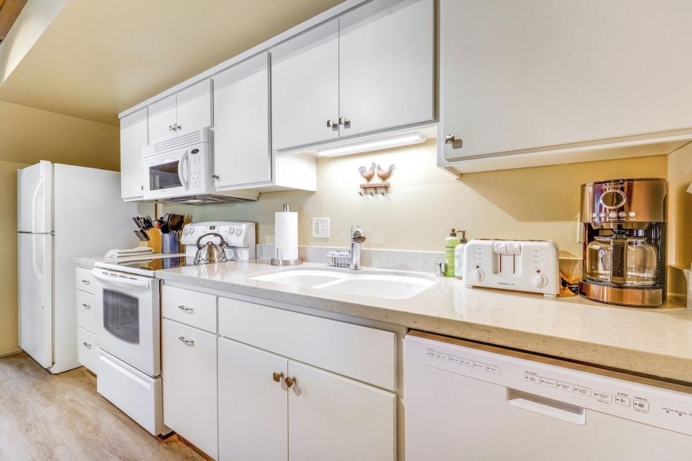 2 Mi to Beach: Inviting Incline Village Escape