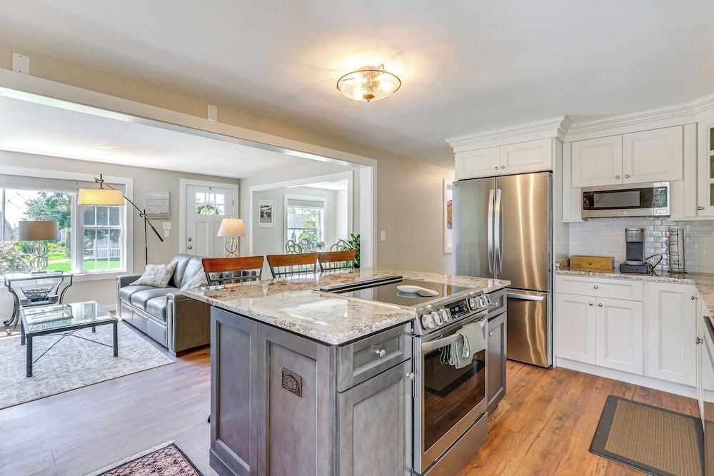 Old Saybrook Home w/ Screened Porch & Ocean View!