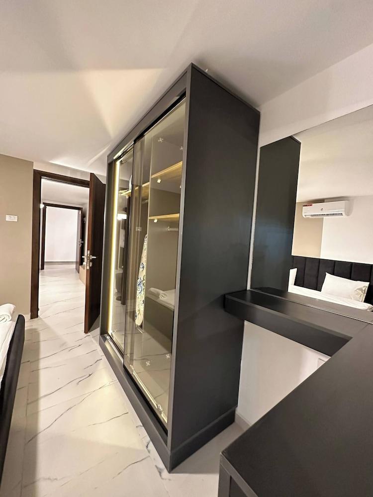 Stylish Luxe Apartment Fr 0006