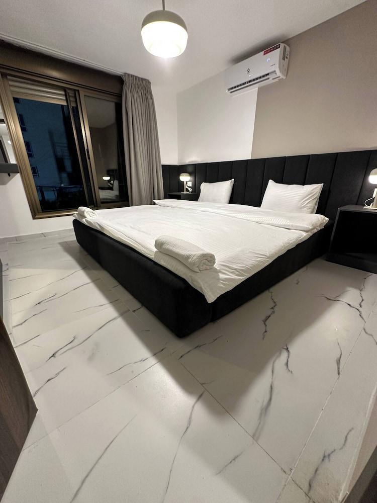 Stylish Luxe Apartment Fr 0006