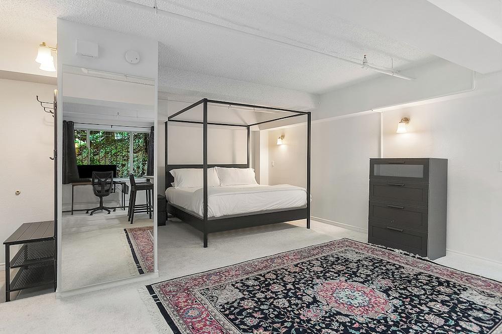 Starlit Cozy Studio with Roof Decks