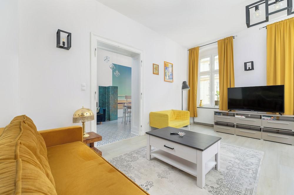 Yellow Apartment in Bytom by Renters